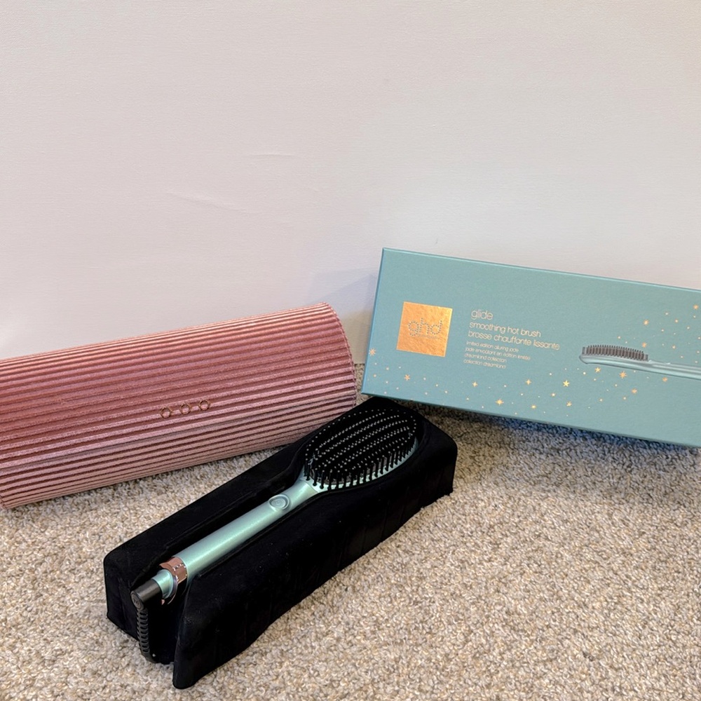 Ghd Glide smoothing hot brush limited edition alluring jade unused, new in box!